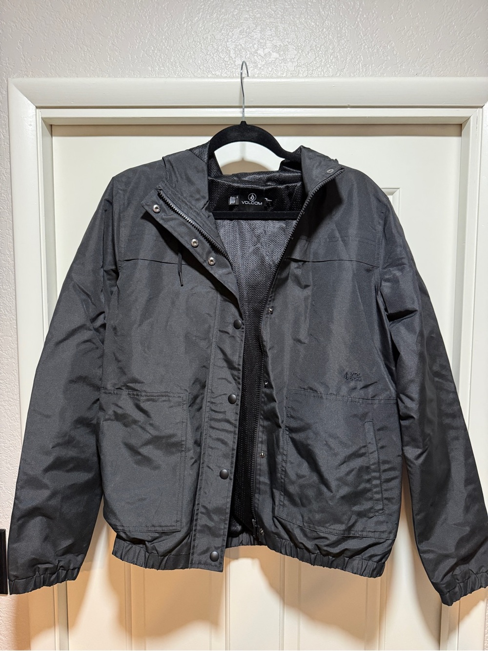 Volcom Women's Enemy Stone Windbreaker Jacket rain jacket- Medium